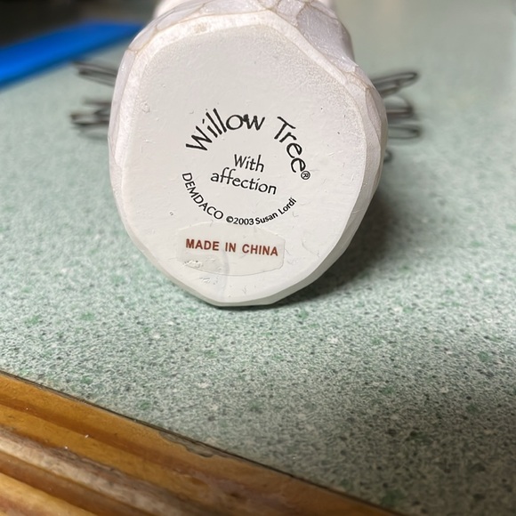 Willow Tree with affection Angel, Gift to Celebrate Loving pets & cat lovers - Picture 4 of 7